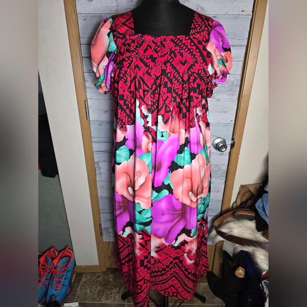 Vtg Vibrant Hawaiian Floral Muumuu House Dress
